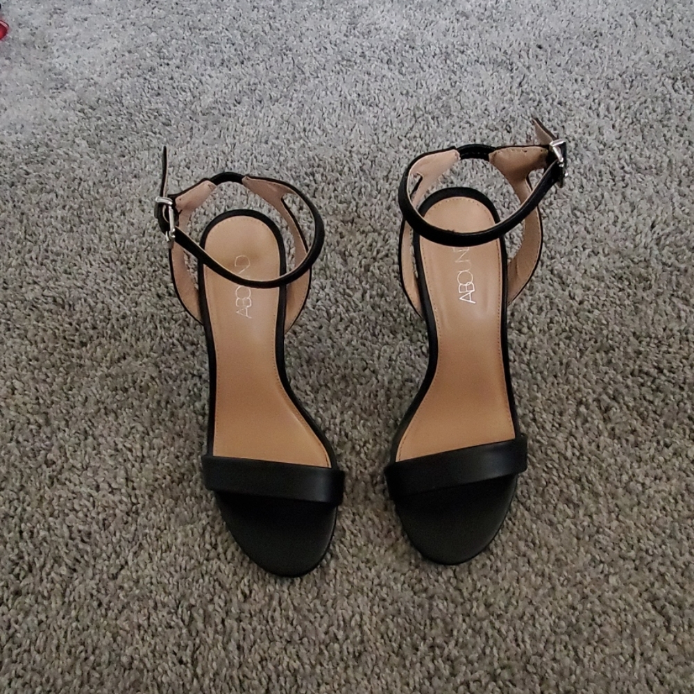 Shoes - Picture 2 of 5